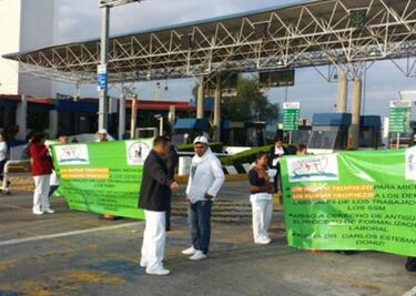 Trabajadores de salud bloquean vialidades en Morelia