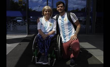 En silla de ruedas, va a donde vaya Messi