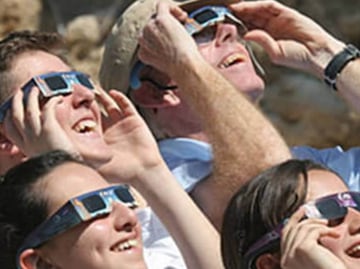 Conoce cuáles son los lentes especiales para ver el Eclipse Solar