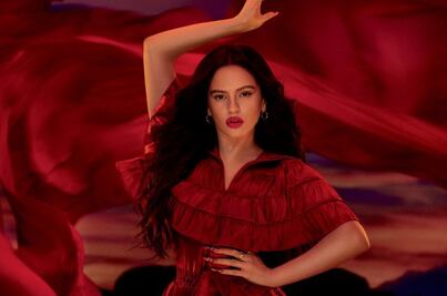 Conoce el original modelo de tenis de Rosalía con Nike 