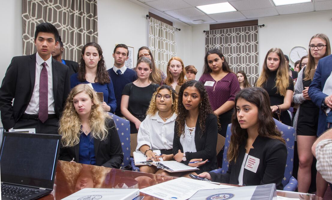 Estudiantes que sobrevivieron al tiroteo prometieron que presionarán para que haya un mayor control de armas (Foto: AP)