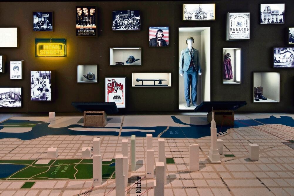 Cerca de 500 objetos forman parte del montaje ideado por el Museo de Cine y Televisión de Berlín (NOTIMEX)