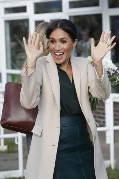 Meghan Markle se luce en cuero y vuelve a fallar con el protocolo