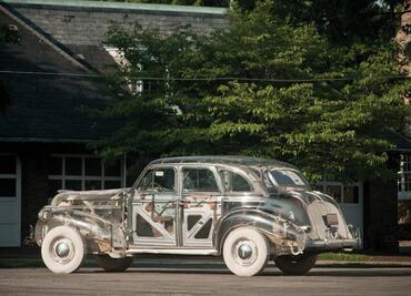 La historia del Pontiac Delux, el auto fantasma que conmocionó al mundo