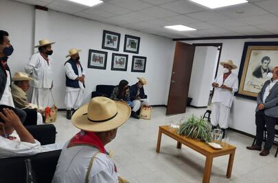 Tras demanda, Voladores de Papantla y Cervecería Moctezuma llegan a acuerdo reparatorio