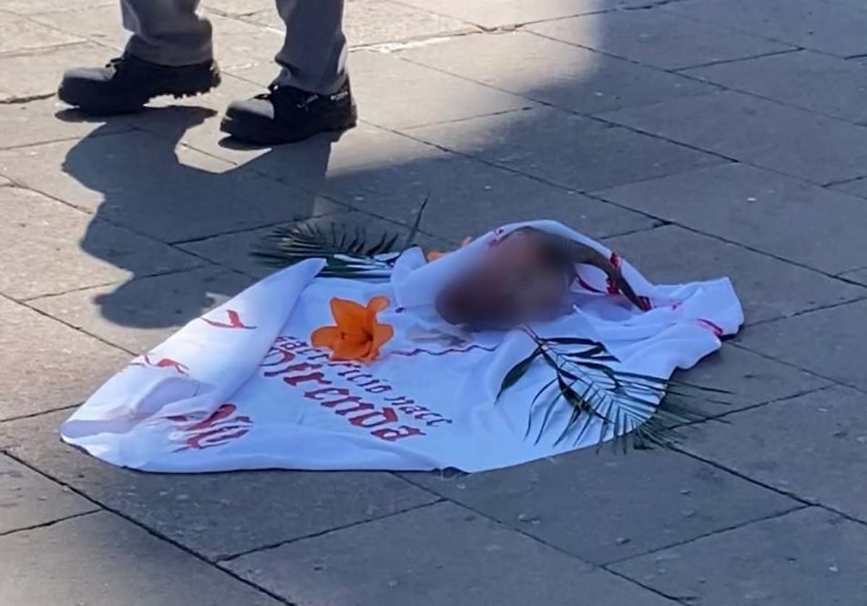 Feligreses del Santuario de Guadalupe de San Luis Potosí, fueron sorprendidos la mañana de este viernes santo por la aparición de una cabeza de cabra a las afueras del templo. Foto: Especial