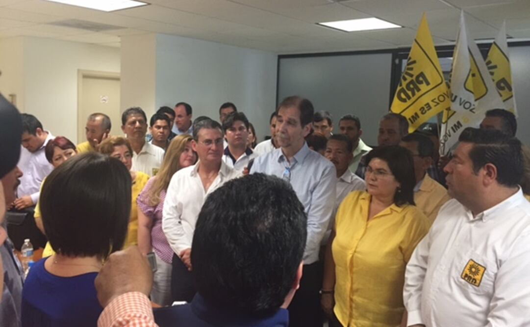 Basave Benítez acompañó al candidato al gobierno de Sinaloa por el PRD, el empresario Mariano Gómez Aguirre  (Foto: Javier Cabrera/ EL UNIVERSAL)