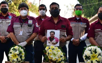 Muere médico del CRUM por Covid-19; compañeros dan último adiós