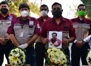 Muere médico del CRUM por Covid-19; compañeros dan último adiós