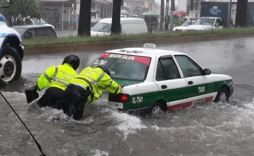 Fuertes lluvias dejan inundaciones en 50 colonias de Xalapa, Veracruz