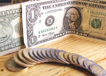 Cierra dólar en $19.95; la Bolsa cae 0.66%