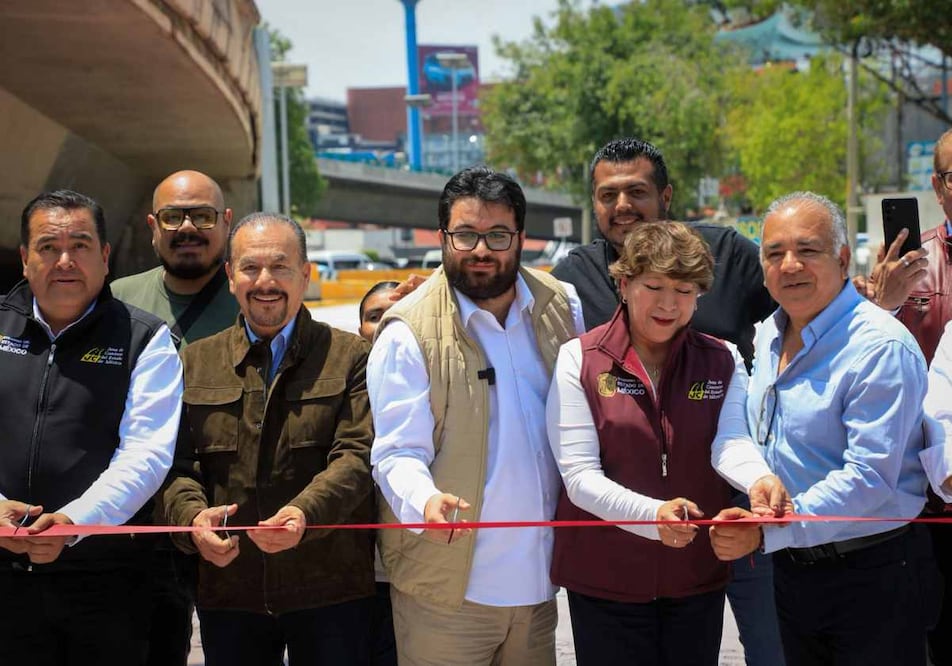 “Estamos dejando nuestra huella”, declaró el presidente municipal de Naucalpan, Isaac Montoya Márquez, al inaugurar 3.2 kilómetros de carriles laterales de Periférico Norte rehabilitados. Foto: Especial