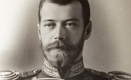 Nicolás II e Ian Curtis, en un día como hoy