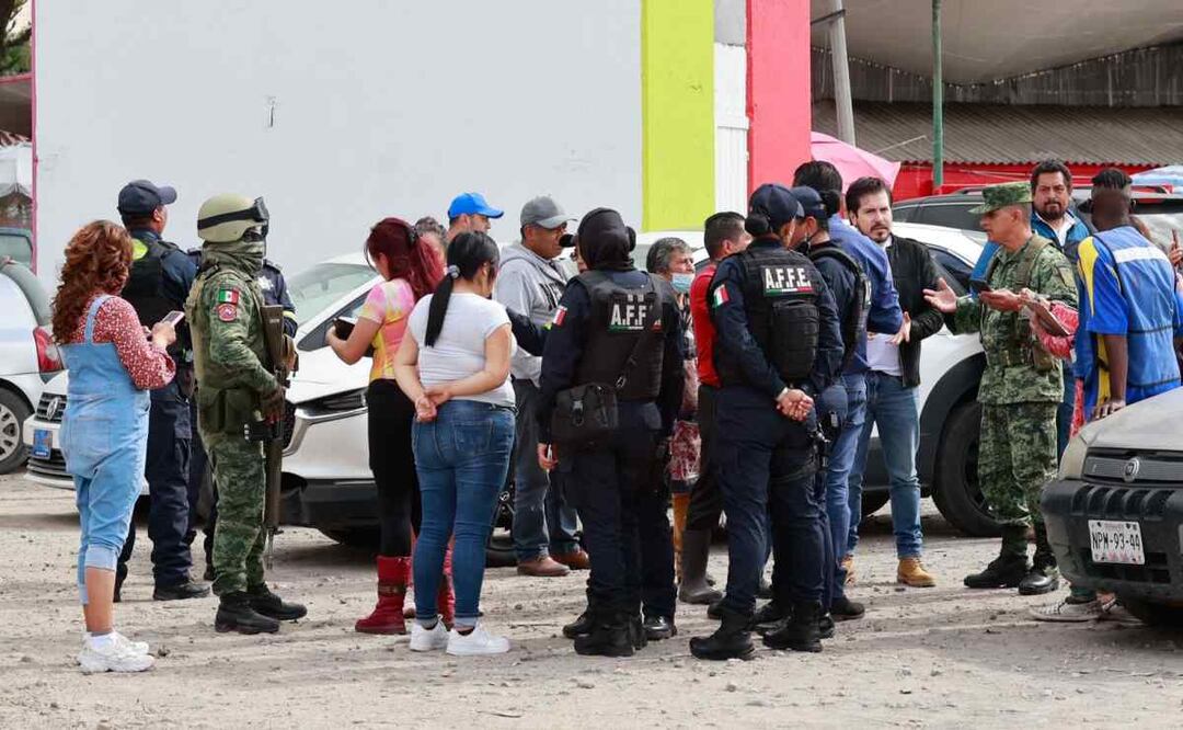 Todos los lesionados son comerciantes establecidos del área de Húmedos y al lugar llegó una ambulancia del Servicio de Urgencias del Estado de México (SUEM). Foto: Rebeca Jiménez. EL UNIVERSAL