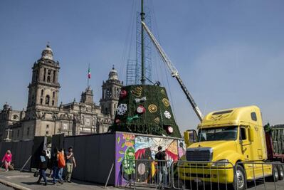Decorarán Zócalo con farol navideño de 14 metros