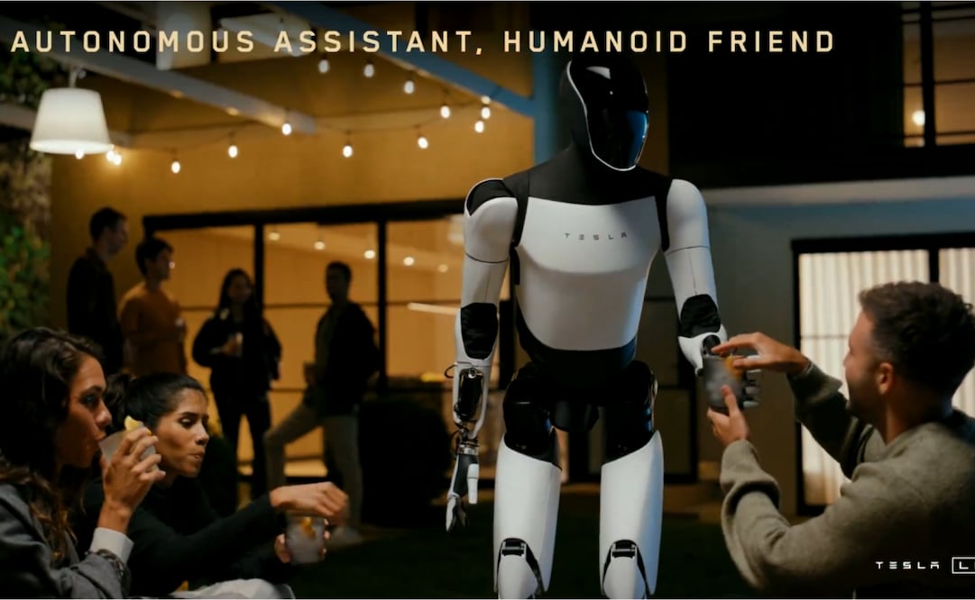 Tesla presentó su robot humanoide Optimus en un evento donde fue revelado que el robot todavía es asistido remotamente por humanos, lo que generó dudas sobre su autonomía. Foto: Tesla