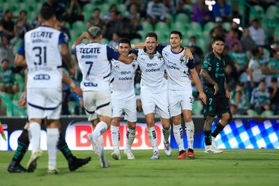 Rayados de Monterrey le arrebatan la victoria a Santos Laguna