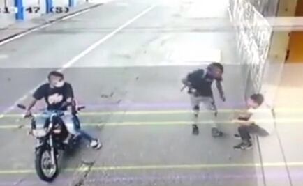 VIDEO. Ladrones asaltan a hombre que ya había sido robado 5 minutos antes por otros rateros