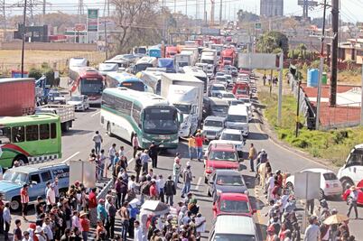 Bloqueos por gasolinazo paralizan el Edomex