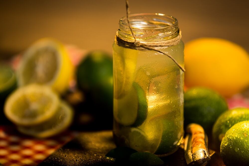 El limón no solo posee nutrientes en su jugo, sino en el resto de la fruta / Foto: Unsplash