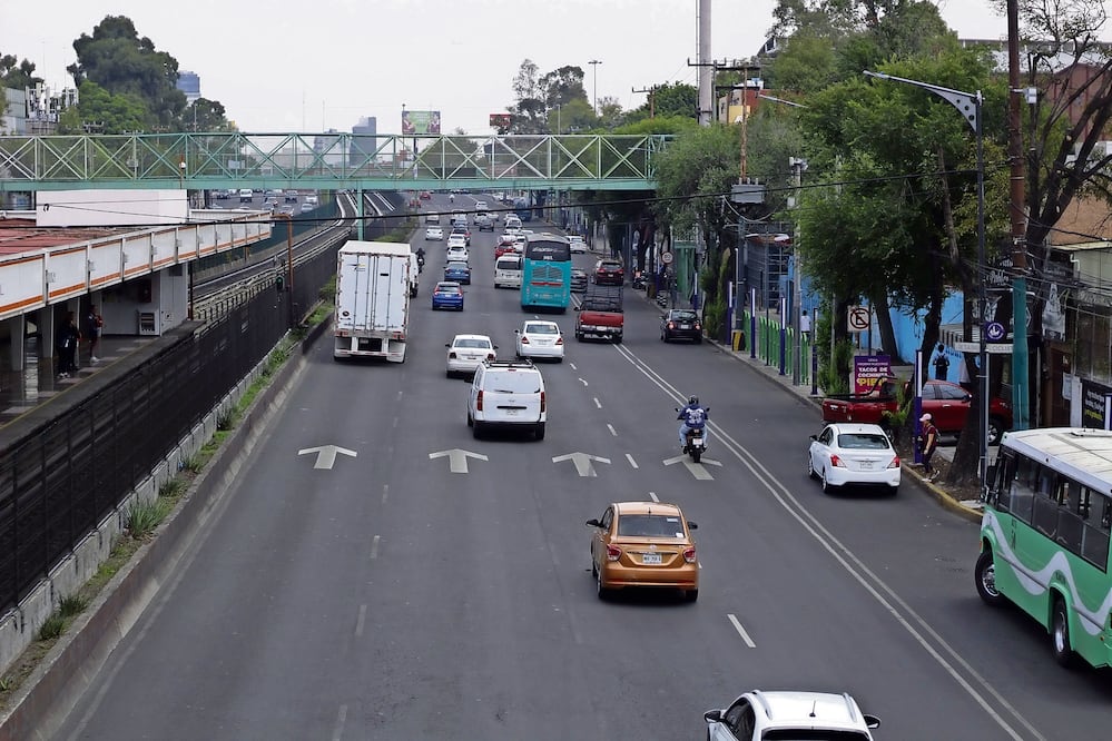 Los ciclistas que actualmente transitan por Tlalpan deben sortear a los vehículos, unidades de transporte público e incluso peatones que no respetan su paso. Foto: Fernanda Zamora/ EL UNIVERSAL