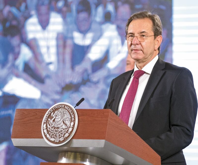 Esteban Moctezuma Barragán, secretario de Educación, agradeció a canales de radio y televisión porque han promovido y facilitado clases a distancia. Foto: SERGIO TAPIA. EL UNIVERSAL