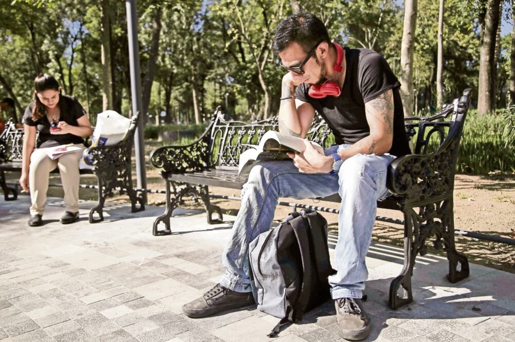 De acuerdo con la encuesta del Inegi, la población lectora prefiere los formatos impresos, a pesar del aumento del uso de las tecnologías de la información. (ARCHIVO EL UNIVERSAL)