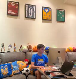 Jürgen Damm estudia "Manual para mandar centros precisos"