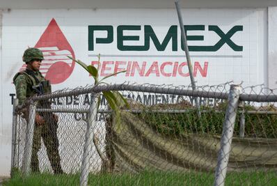 Ejército asegura 9 mil 300 litros de combustible robado en Tabasco y Chiapas