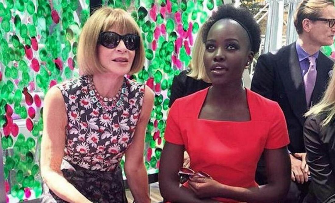 La actriz se sentó al lado de la editora de Vogue para Estados Unidos, Anna Wintour. (FOTO: Twitter @botiquindestilo)