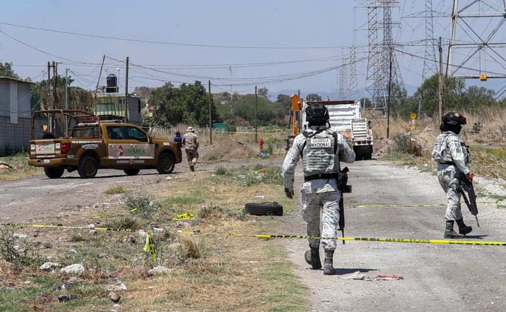 Fiscalía y Pemex revisan túnel clandestino en Acolman; hay cuatro fallecidos.
Foto: Karla Guerrero.