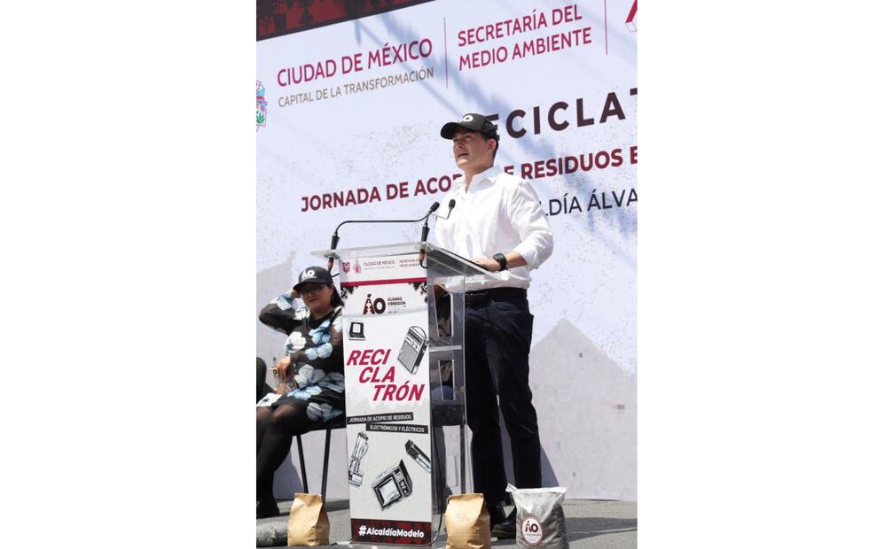 El alcalde de Álvaro Obregón, Javier López Casarín destacó la colaboración de la comunidad obregonense y señaló que este tipo de ejercicios refuerzan la conciencia ambiental desde lo local.
Foto: Especial