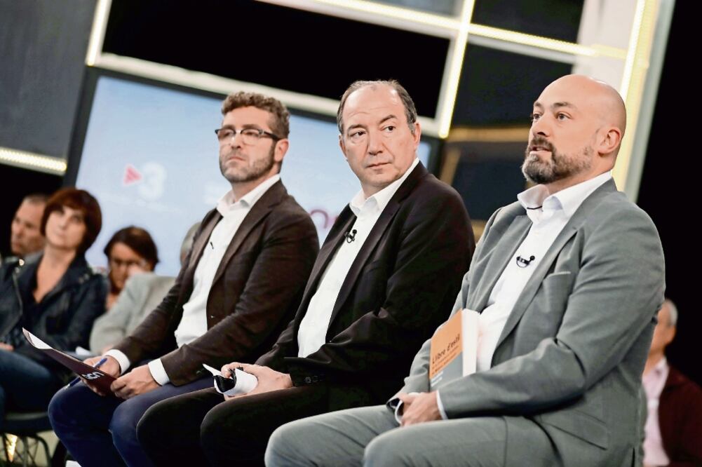 Marc Colomer, director de la Agencia Catalana de Noticias; Vicent Sanchis, al frente del canal TV3, y Saül Gordillo, de Catalunya Radio, ayer en Barcelona (RAFAEL MARCHANTE. REUTERS)
