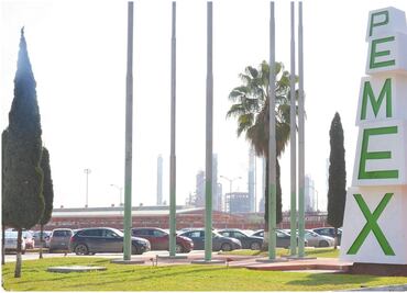 Apoyo recurrente a Pemex erosiona la fortaleza fiscal de México, dice Moody’s