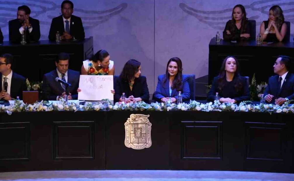 La regidora de Morena, Martha Márquez, interrumpió el acto de entrega de las Llaves de la Ciudad a Isabel Díaz Ayuso, presidenta de la comunidad de Madrid el miércoles 6 de mayo de 2026/ Captura de pantalla
