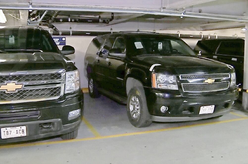 El equipo del presidente Andrés Manuel López Obrador mostró en videos los automotores que subastarán en la base aérea de Santa Lucía. (FOTOS: CORTESÍA)