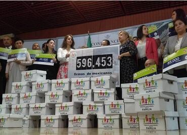 National Front delivers 500 thousand signatures opposing gay marriage