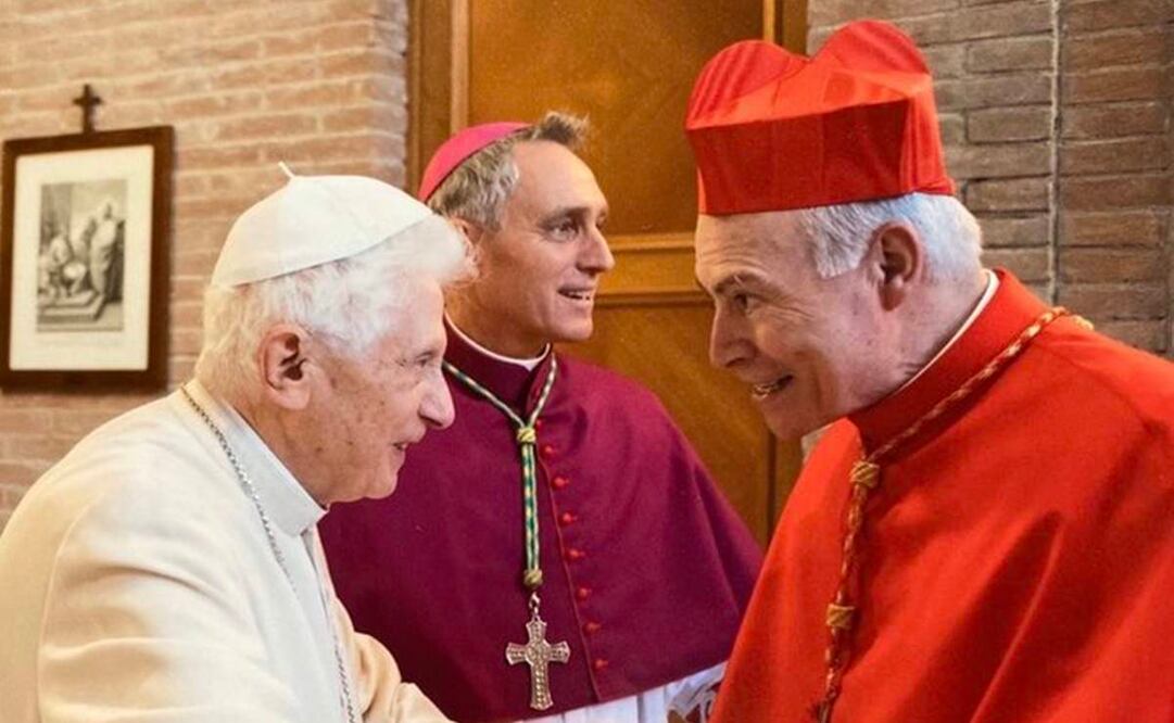 Arzobispo Aguiar y el papa emérito Benedicto VXI. Foto: tomada de twitter
