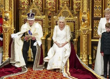 Carlos III presenta su primer "discurso del rey" ante el Parlamento británico