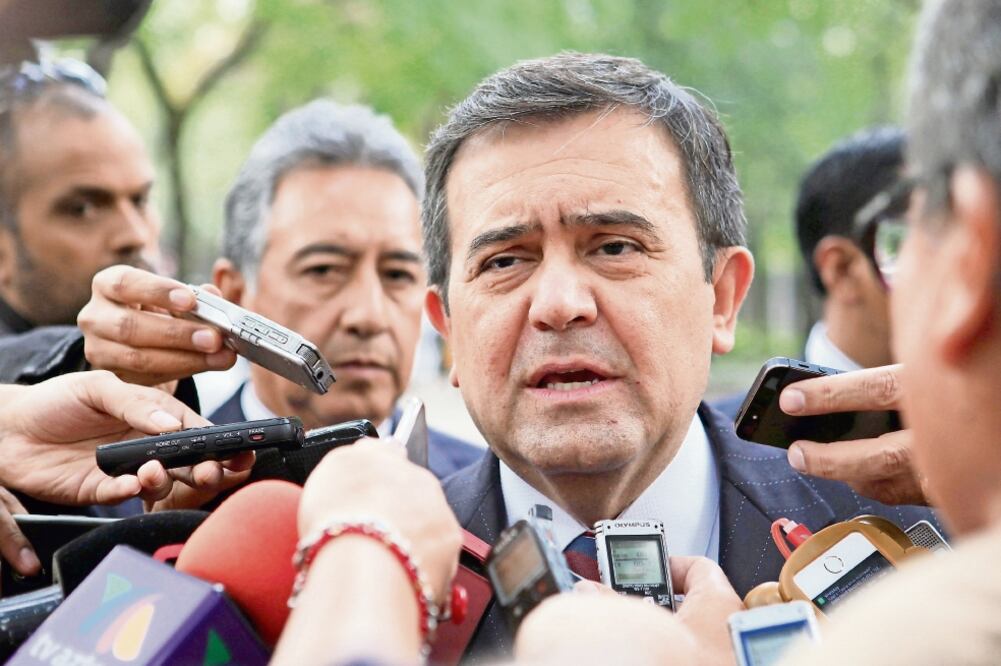 Ildefonso Guajardo, secretario de Economía, antes de la ceremonia de la fundación de la Cámara Suizo-Mexicana de Comercio e Industria (MARIO GUZMÁN. EFE)
