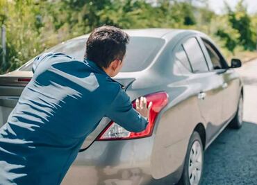 De cuánto es la multa por empujar tu auto en las calles de CDMX