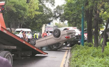 Muere chofer de Uber en volcadura