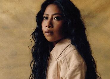 Yalitza Aparicio luce radiante con traje verde lima y crop top