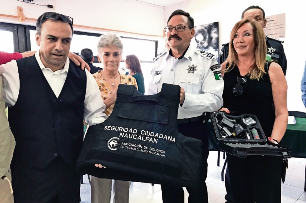 un acto de justicia y humanidad, contribuir al equipamiento de los policías que nos cuidan y que se enfrentan a los delincuentes, dicen vecinos (REBECA JIMÉNEZ. EL UNIVERSAL)