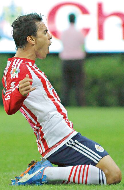 Omar Bravo aprovechó la oportunidad para llevar a las Chivas a la final (ISMAEL RAMÍREZ. IMAGO7)