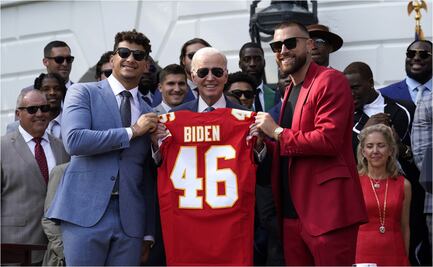 Travis Kelce le quería “robar” el podio a Joe Biden y Patrick Mahomes lo interceptó