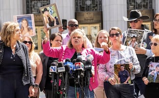 Familiares celebran fallo contra Meta y Youtube; "Esto va a hacer un mundo más seguro", declaran 