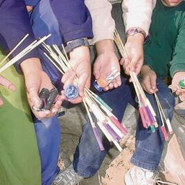 Aconsejan proteger a niños de pirotecnia
