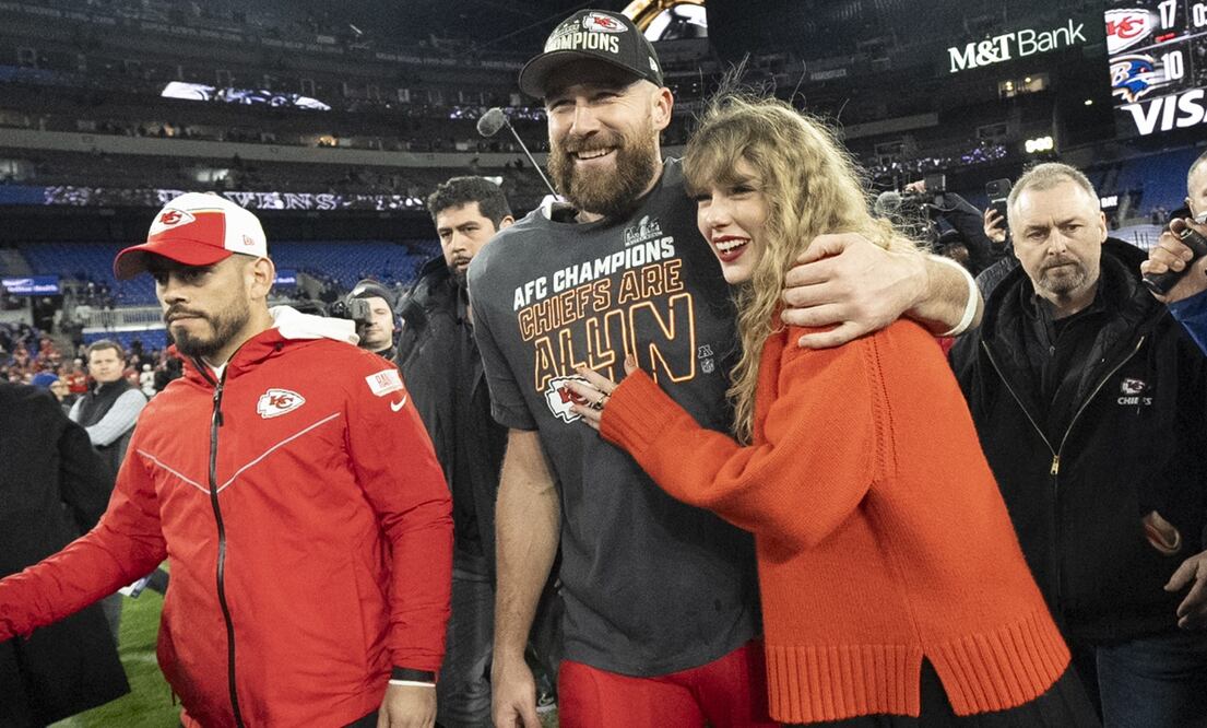 Taylor Swift y Travis Kelce. Foto: AP Photo/Julio Cortez.