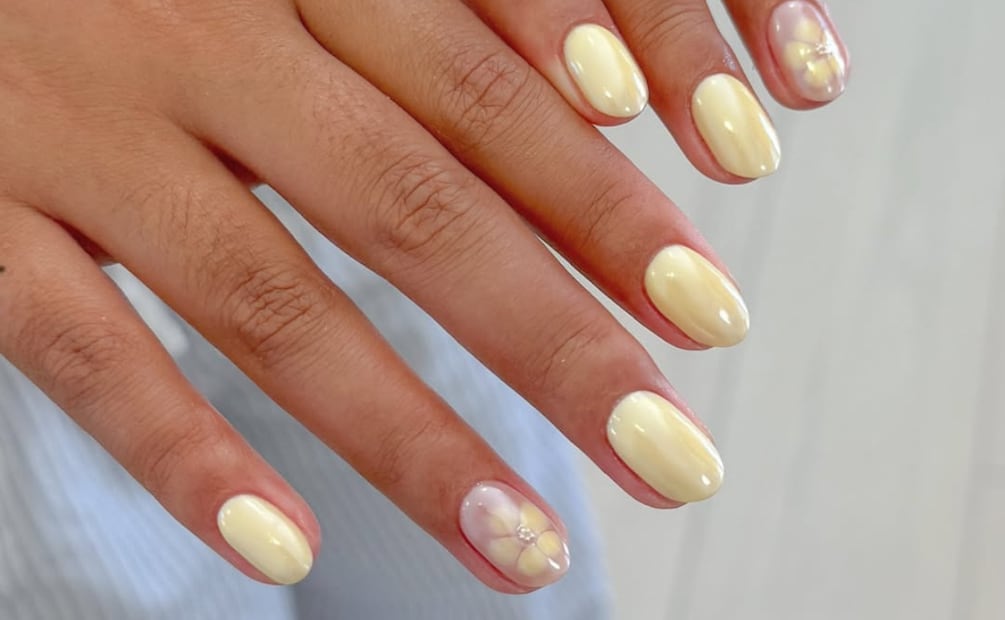 Butter yellow con efecto perlado. Foto: Instagram @madam_glam